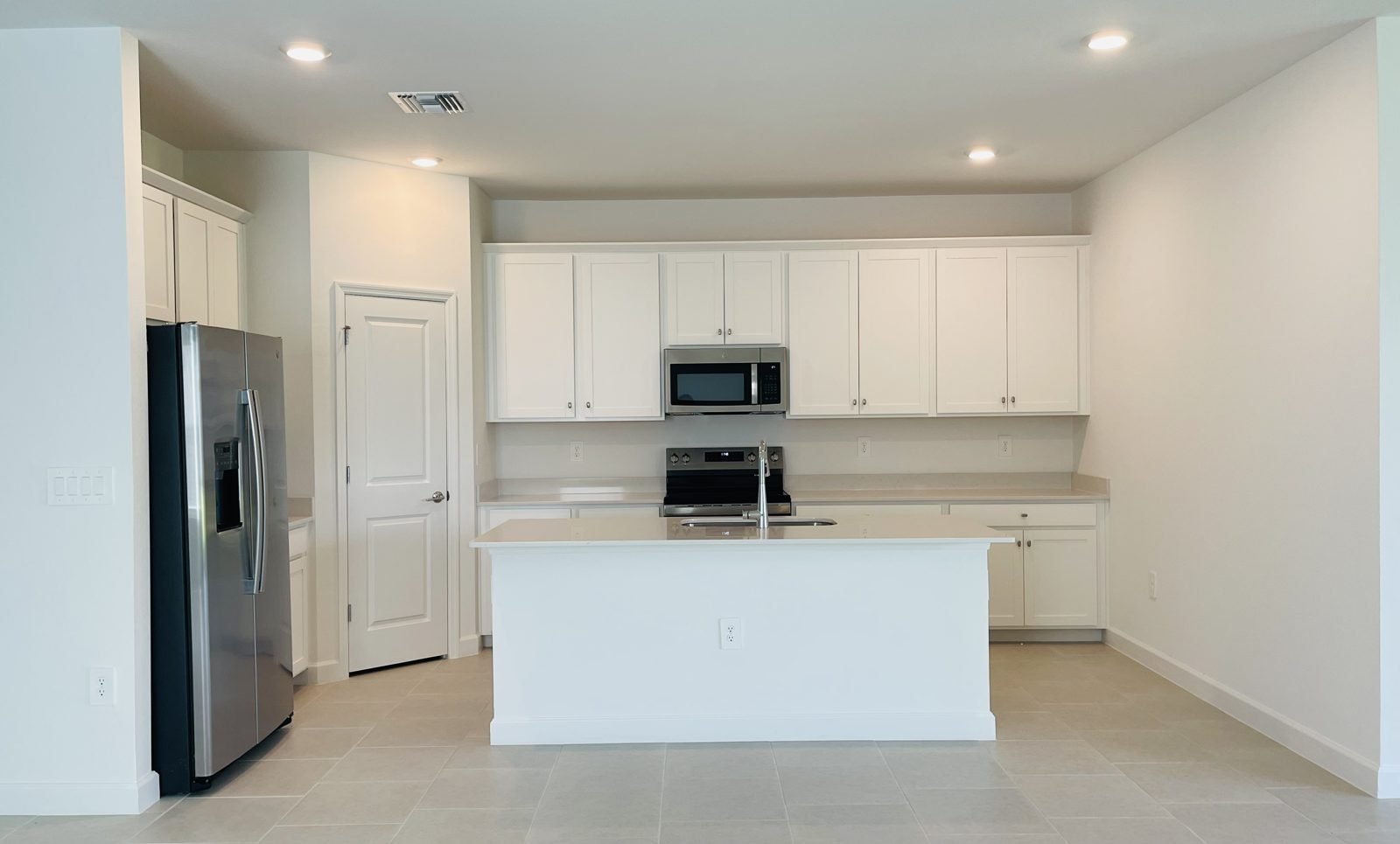 Designer kitchen finishes included with the Signature Design Upgrade Package at Hampton Lakes